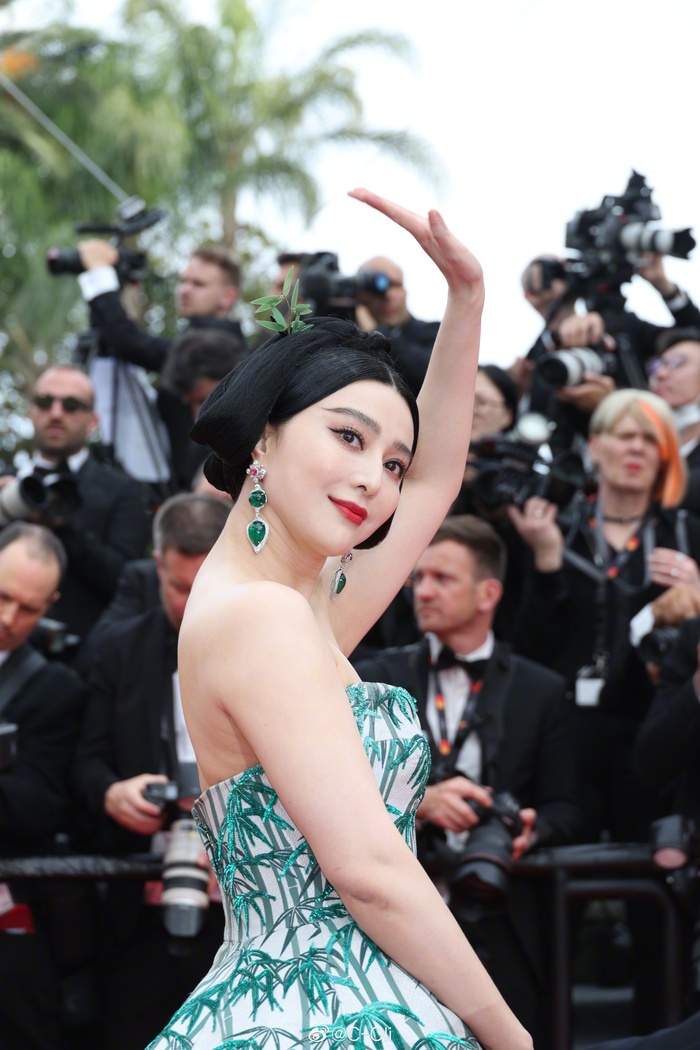 Phạm Băng Băng lộng lẫy như bà hoàng trên thảm đỏ Liên hoan phim Cannes 2023 - Ảnh 1.