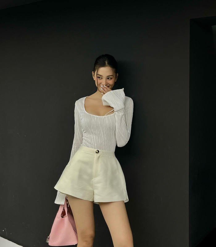 Hoa hậu Tiểu Vy thăng hạng phong cách nhờ chăm diện đồ tối giản - Ảnh 7.
