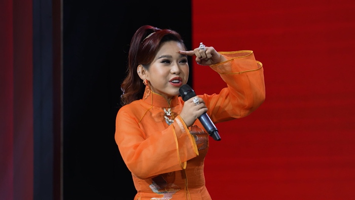 Nghệ sĩ Phạm Huyền Trâm cắt phăng mái tóc để lên sân khấu vì lời góp ý của nghệ sĩ Bình Tinh - Ảnh 2.