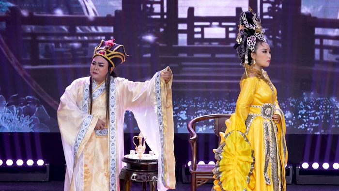 Nghệ sĩ Phạm Huyền Trâm cắt phăng mái tóc để lên sân khấu vì lời góp ý của nghệ sĩ Bình Tinh - Ảnh 3.