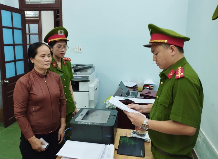 Mạo danh cán bộ sở lừa đảo người nghèo &quot;chạy&quot; trợ cấp và mua nhà ở xã hội - Ảnh 1.