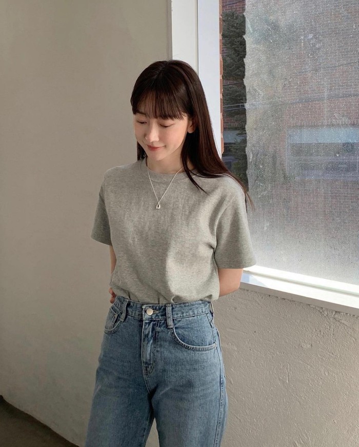 Diện áo thun và quần jeans sành điệu như Hoa hậu Phương Khánh với 10 công thức - Ảnh 10.