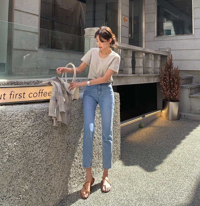 Diện áo thun và quần jeans sành điệu như Hoa hậu Phương Khánh với 10 công thức - Ảnh 6.