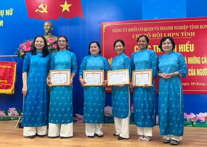 Hội LHPN tỉnh Kon Tum tổ chức thi tìm hiểu về tư tưởng Hồ Chí Minh nhân ngày sinh nhật Bác - Ảnh 2.