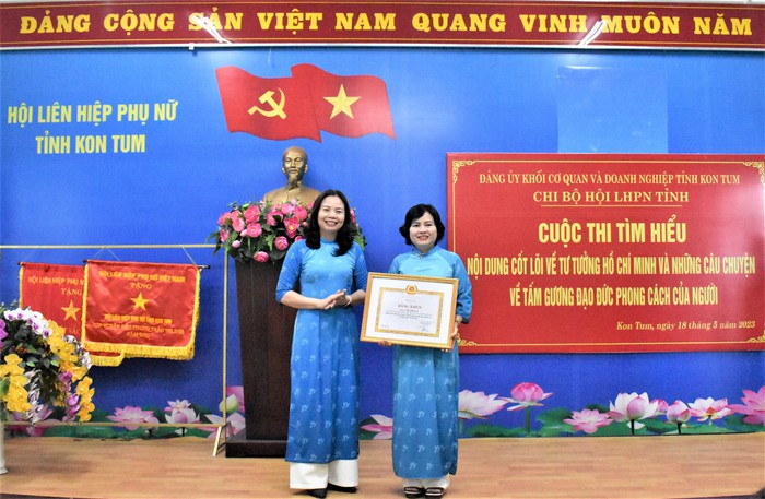 Hội LHPN tỉnh Kon Tum tổ chức thi tìm hiểu về tư tưởng Hồ Chí Minh nhân ngày sinh nhật Bác - Ảnh 1.