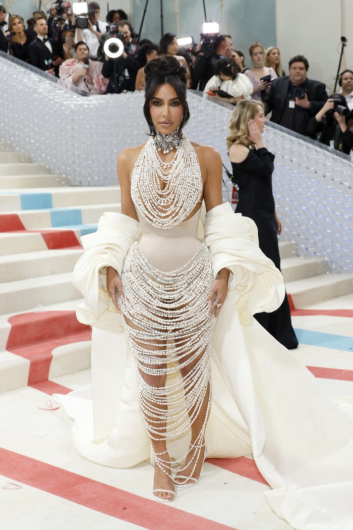 Dàn IT girl tại Met Gala 2023: Kendall - Kylie gây thất vọng, 'cô Kim' bị chỉ trích - Ảnh 4.