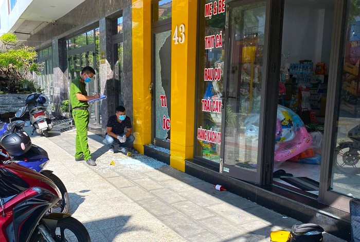 Hành động kỳ lạ của nhóm thanh niên đột nhập siêu thị trộm cắp ở Đà Nẵng