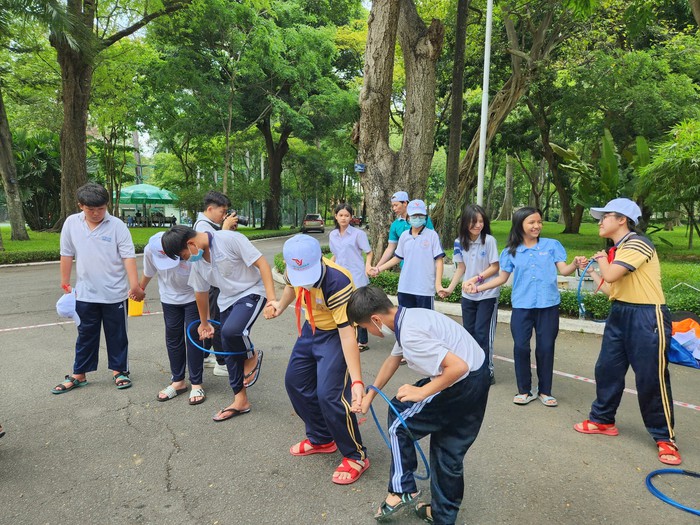 Hơn 30 bé mồ côi do dịch Covid-19 được trải nghiệm tour “Biệt động Sài Gòn” - Ảnh 4.