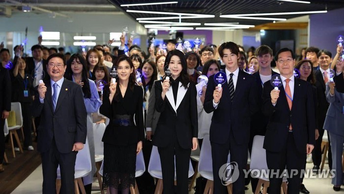 ''Công chúa Samsung'' đọ sắc Đệ nhất phu nhân Hàn, bên cạnh là Cha Eun Woo gây chú ý - Ảnh 1.