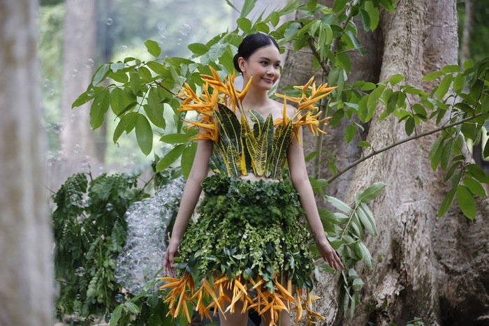 NTK Minh Hạnh làm thời trang làm từ hoa khô, lá rừng để kêu gọi bảo vệ môi trường  - Ảnh 27.