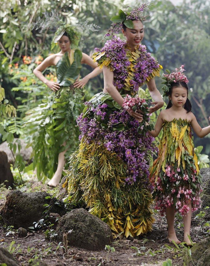 NTK Minh Hạnh làm thời trang làm từ hoa khô, lá rừng để kêu gọi bảo vệ môi trường  - Ảnh 18.