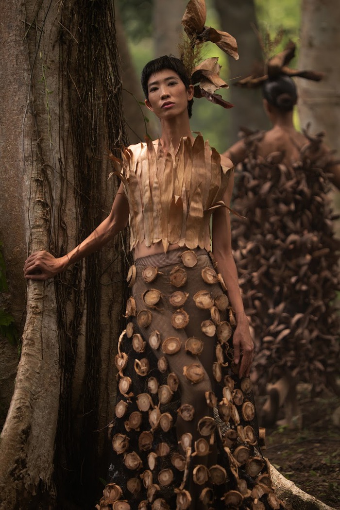 NTK Minh Hạnh làm thời trang làm từ hoa khô, lá rừng để kêu gọi bảo vệ môi trường  - Ảnh 22.