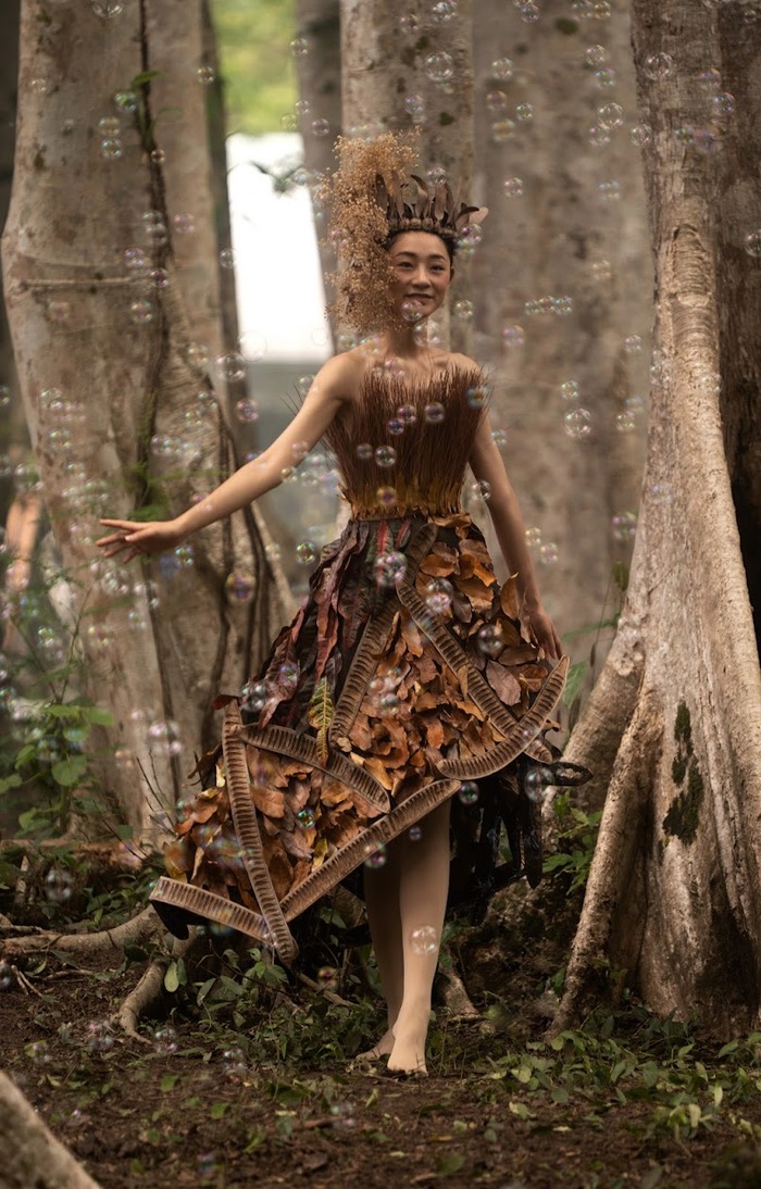 NTK Minh Hạnh làm thời trang làm từ hoa khô, lá rừng để kêu gọi bảo vệ môi trường  - Ảnh 10.