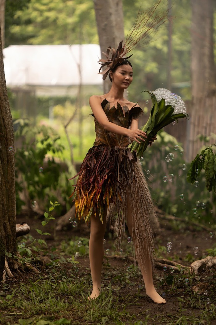 NTK Minh Hạnh làm thời trang làm từ hoa khô, lá rừng để kêu gọi bảo vệ môi trường  - Ảnh 19.