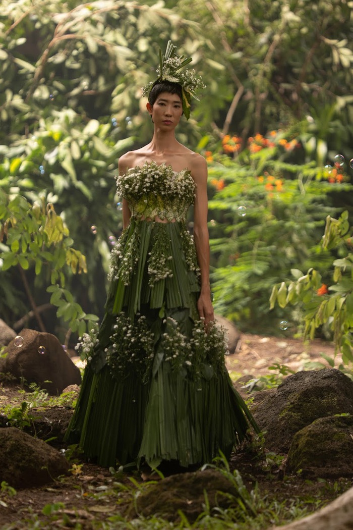NTK Minh Hạnh làm thời trang làm từ hoa khô, lá rừng để kêu gọi bảo vệ môi trường  - Ảnh 16.