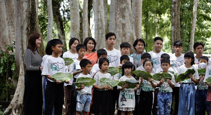 NTK Minh Hạnh làm thời trang làm từ hoa khô, lá rừng để kêu gọi bảo vệ môi trường  - Ảnh 30.