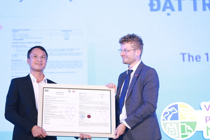 VINAMILK là công ty sữa đầu tiên tại Việt Nam có nhà máy và trang trại đạt chứng nhận trung hòa Carbon - Ảnh 5.