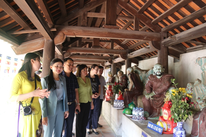 Hội LHPN Việt Nam chúc mừng Đại lễ Phật đản tại chùa Dâu - Ảnh 1.