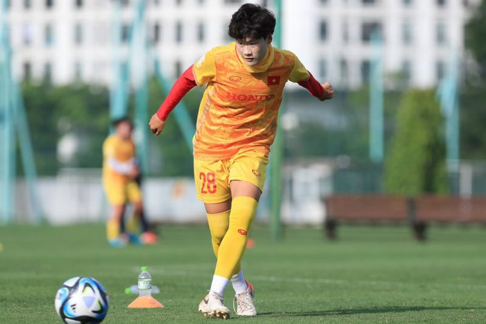 ĐT nữ Việt Nam làm quen với trái bóng thi đấu chính thức của Vòng chung kết bóng đá nữa thế giới 2023