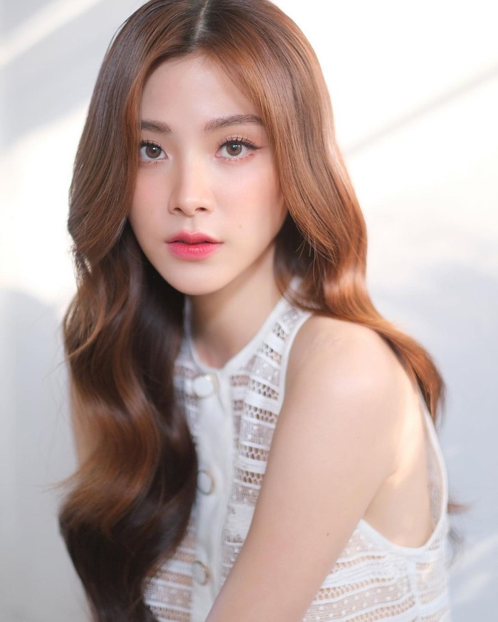 Baifern Pimchanok khoe visual mãn nhãn trong loạt ảnh mới nhưng vẫn bị netizen nhận xét quá gầy - Ảnh 1.