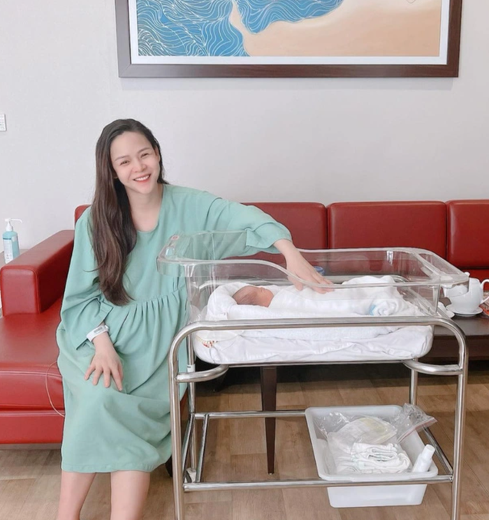 Nữ diễn viên Vbiz thắt ống dẫn trứng sau khi sinh con 4 ngày - Ảnh 2.