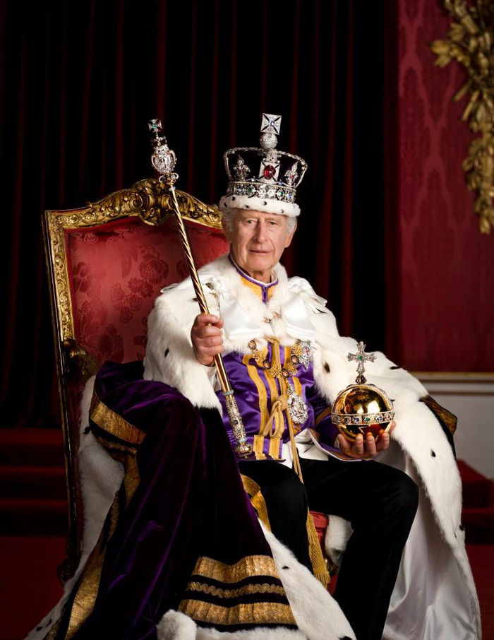 Hoàng gia Anh chính thức công bố bộ ảnh tuyệt đẹp của cả gia đình hậu Lễ đăng quang vua Charles III - Ảnh 1.