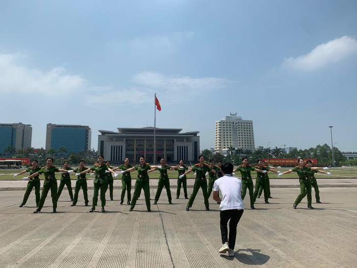 Phụ nữ Bắc Giang: Hăng say luyện tập cho chung kết cuộc thi dân vũ - Ảnh 3.