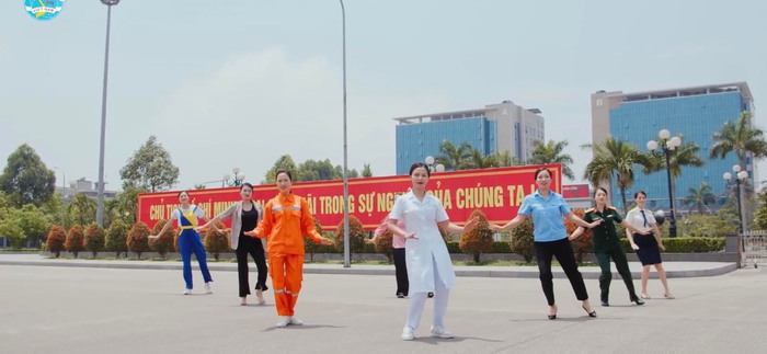 Phụ nữ Bắc Giang: Hăng say luyện tập cho chung kết cuộc thi dân vũ - Ảnh 2.