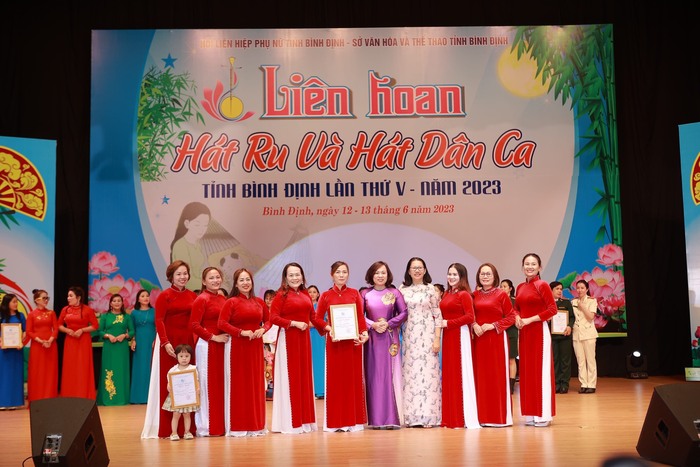 Bình Định: Nhiều tiết mục đặc sắc trong Liên hoan hát ru và hát dân ca - Ảnh 7.