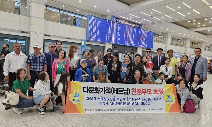Niềm vui hội ngộ cùng gia đình của các cô dâu Việt trên đất nước Hàn Quốc - Ảnh 1.