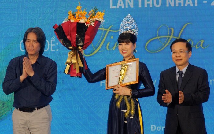 8 nữ doanh nhân đoạt giải cuộc thi Áo dài doanh nhân qua ảnh lần thứ Nhất