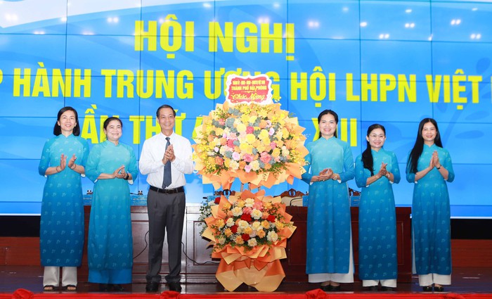 Hải Phòng luôn tạo mọi điều kiện cho phụ nữ, phong trào phụ nữ và tổ chức Hội phát huy tốt vai trò, trách nhiệm - Ảnh 1.