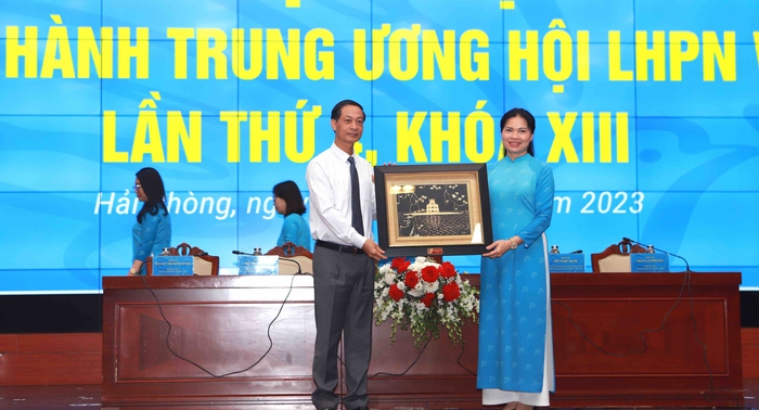 Khai mạc trọng thể Hội nghị Ban chấp hành TƯ Hội LHPN Việt Nam lần thứ 4, Khóa XIII - Ảnh 2.