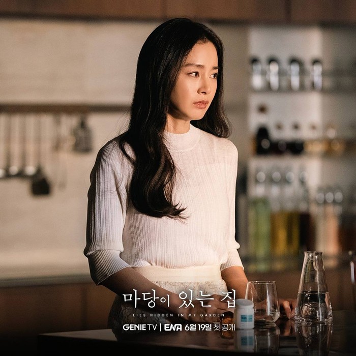 Kim Tae Hee luôn ghi điểm tinh tế vì chăm diện đồ trắng - Ảnh 7.