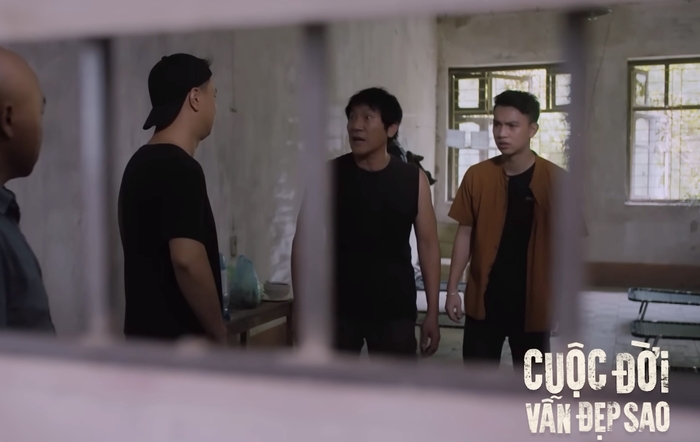 &quot;Cuộc đời vẫn đẹp sao&quot; tập 34: Lưu bị bắt đền 50 triệu vì phá hợp đồng bán thận - Ảnh 1.