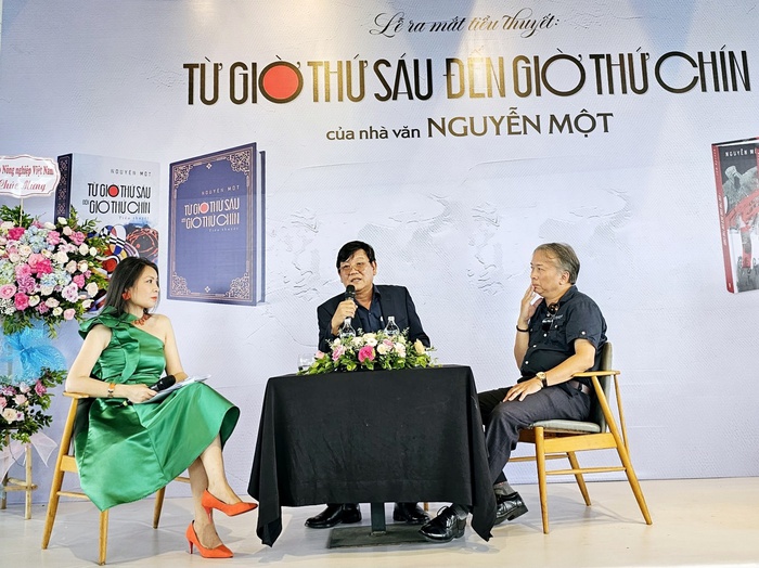 Các nhà văn Di Li, Nguyễn Một và Yên Ba (từ trái qua) trong buổi ra mắt sách