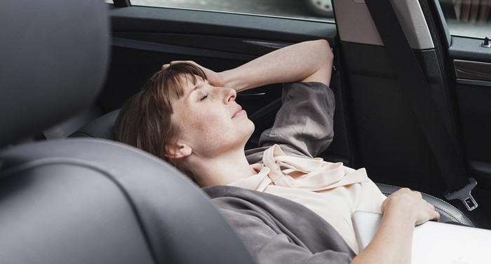 Ngủ trong xe ô tô bật điều hoà để tránh nóng nguy hiểm như thế nào? - Ảnh 2.