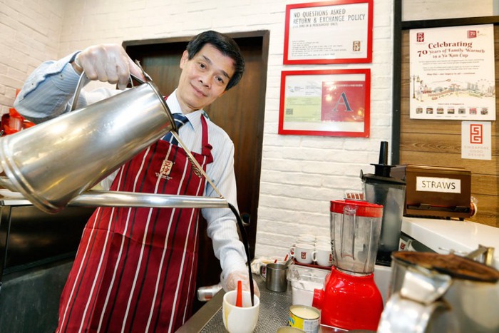Triệu phú cà phê Singapore: Từ quán hàng rong đến thương hiệu quốc tế, đưa văn hoá ẩm thực nước nhà ra thế giới - Ảnh 2.