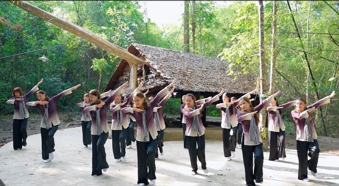 Đa sắc màu trong tác phẩm dự Hội thi dân vũ toàn quốc 2023 của Hội LHPN Bình Phước - Ảnh 4.