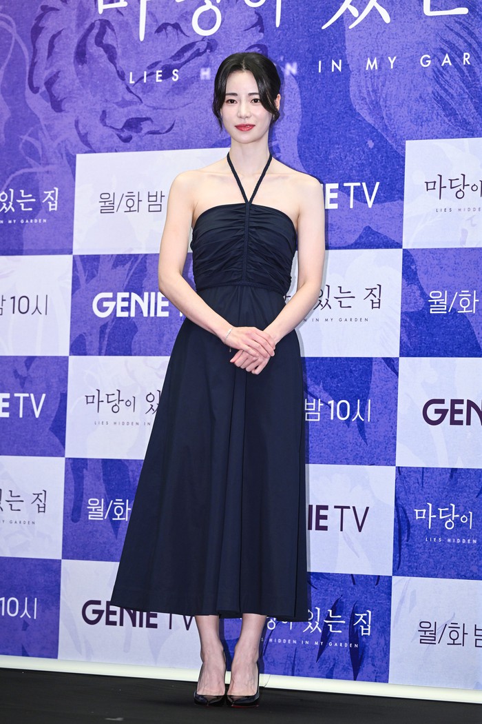 Nữ thần Kim Tae Hee bất ngờ bị &quot;ác nữ&quot; Lim Ji Yeon lu mờ ở sự kiện - Ảnh 3.