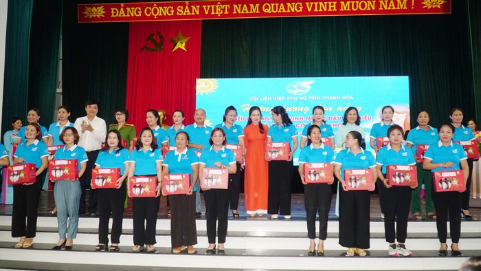 Thanh Hoá: Tôn vinh các cặp mẹ - con đỡ đầu tiêu biểu - Ảnh 7.