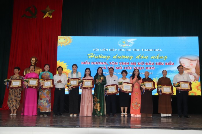 Thanh Hoá: Tôn vinh các cặp mẹ - con đỡ đầu tiêu biểu - Ảnh 8.