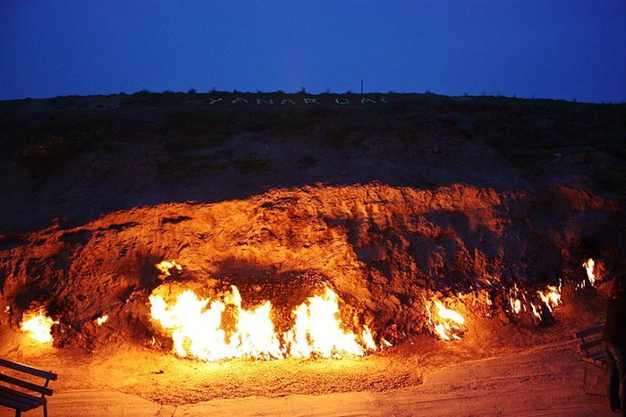 Ngọn lửa bí ẩn cháy suốt 4.000 năm bất kể gió mưa: Nguyên nhân sâu xa nằm trong lòng đất - Ảnh 1.