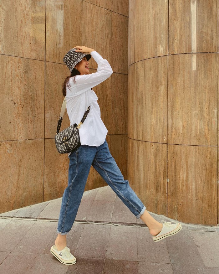 Mặc quần jeans ống đứng trẻ trung và tôn dáng như mỹ nhân Việt - Ảnh 5.
