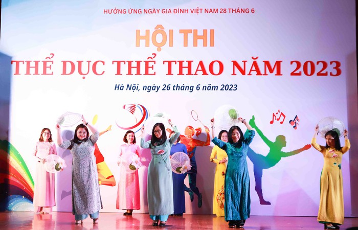 Gần 200 công đoàn viên Cơ quan TƯ Hội LHPN Việt Nam tranh tài dân vũ và cầu lông - Ảnh 15.