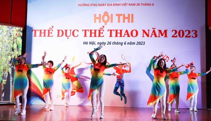 Gần 200 công đoàn viên Cơ quan TƯ Hội LHPN Việt Nam tranh tài dân vũ và cầu lông - Ảnh 14.