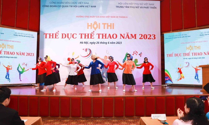 Gần 200 công đoàn viên Cơ quan TƯ Hội LHPN Việt Nam tranh tài dân vũ và cầu lông - Ảnh 6.