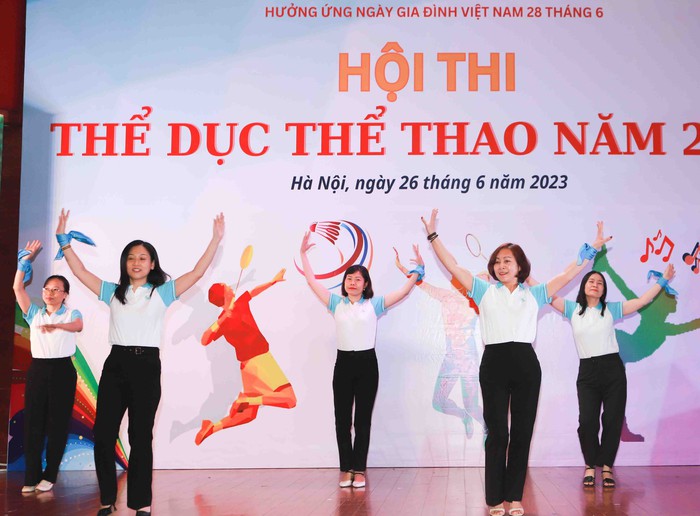 Gần 200 công đoàn viên Cơ quan TƯ Hội LHPN Việt Nam tranh tài dân vũ và cầu lông - Ảnh 17.