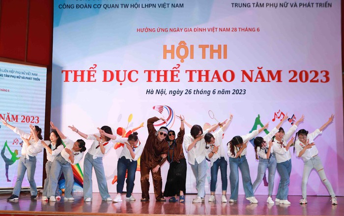 Gần 200 công đoàn viên Cơ quan TƯ Hội LHPN Việt Nam tranh tài dân vũ và cầu lông - Ảnh 13.