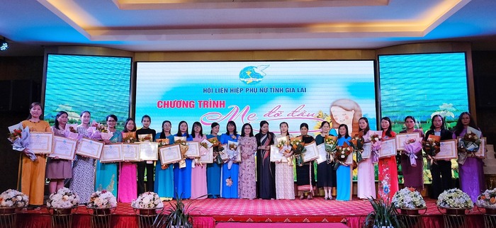 Hội LHPN Gia Lai tôn vinh “Mẹ đỡ đầu” nhân Ngày Gia đình Việt Nam - Ảnh 1.